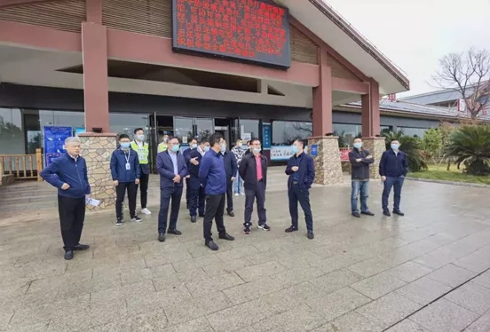 省交通運輸廳黨委委員、副廳長王昭春調(diào)研贛江服務區(qū)提質(zhì)升級