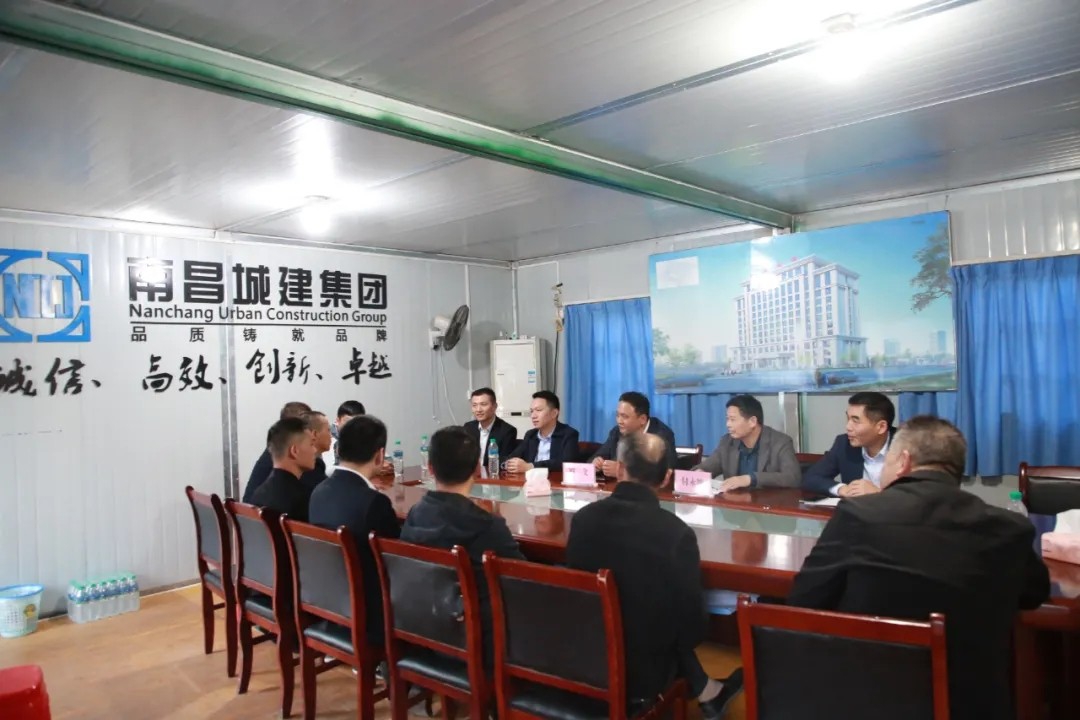 南昌城投集團(tuán)人武部開展傳承軍人精神，做集團(tuán)建設(shè)發(fā)展的“排頭兵”座談會